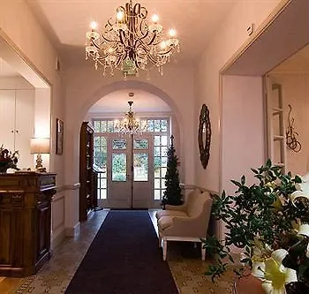 Chateau Les Charmettes Hotel Auch 4*,  Francja